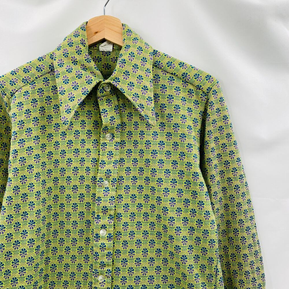 Vintage green retro patterned long sleeve button down